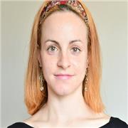 Doy clases de español para extranjeros y también imparto clases de asignaturas de educación primaria y educación emocional